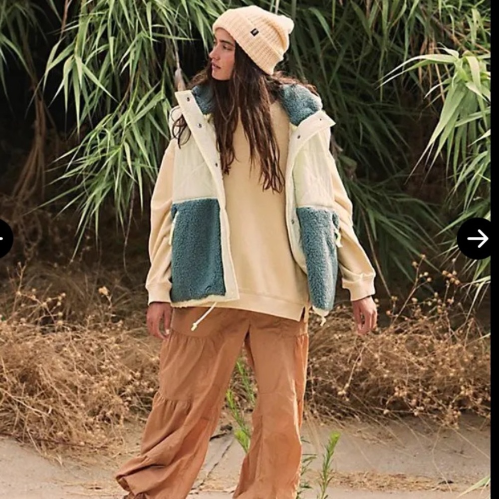 Free People Adventure Awaits fleece hooded vest - Picture 2 of 12